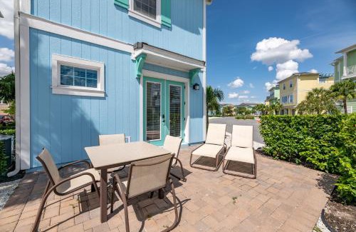 West Kissimmee Casa | Sky Blue Cottage Near Disney With Margaritaville Resort & Island H2O Access - 8012Ff