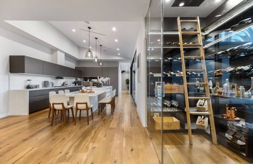 Los Angeles Villa | Skyline Luxury Haven - Modern Contemporary Estate w/ Panoramic Views