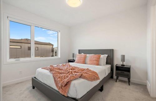 Calgary Casa | Skyline Retreat Spacious 4BR Home with Balcony!