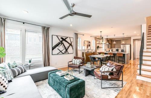 East Nashville Casa | Skyline View With Rooftop Deck