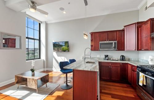 Olde Kensington Apartamento | Sleek 1br W Rooftop Amenities