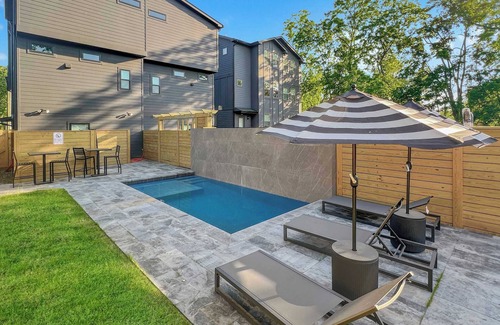 Nashville Casa | Sleek Multi-Level Stay |Rooftop Views & Pool Table