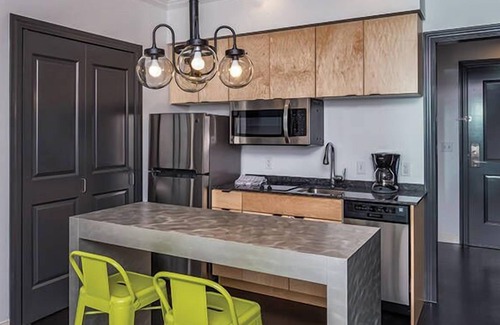 Old Town Chinatown Hotel | Sleek Waterfront District Hotel in the heart of Downtown