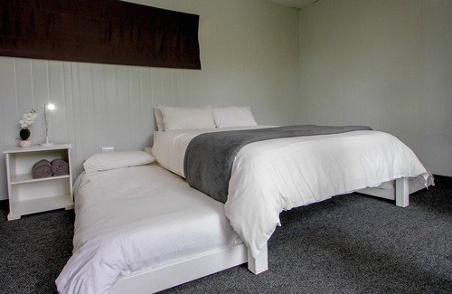 Greater Johannesburg Metropolitan Area Hotel | Sleepover Lanseria