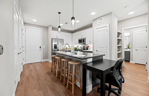 Fort Worth Apartamento | Sleeps 10 w/King Bed+Gym+Free Parking+Stockyards