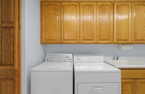 Lakehead Casa | Sleeps 12! Charming 3BR house with Game Room, Large Garage & Stunning Lakeviews