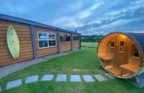 Enniskillen Casa | Sleeps 12 Hot Tub Sauna Cinema Pets Welcome