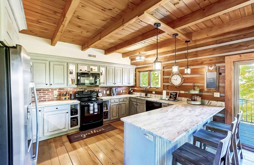 Loveland Cabina | Cabaña de madera grande en una hermosa finca privada a solo minutos de Cincinnati.