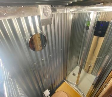 Enniskillen Villa | Sleeps 18 Double Decker Bus Hot Tub Sauna Cinema Pets