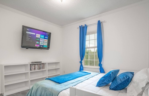 Madison Casa | Sleeps 18+ Madison House on 7 Acres