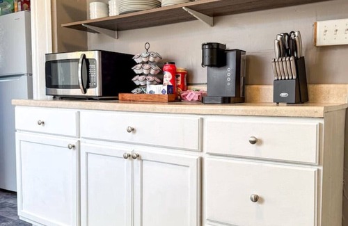 Dayton Casa | Sleeps 20+ in Dayton, 6 Bedrooms + 2 Full Kitchens