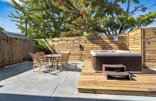 Tulane - Gravier Hotel | Sleeps 24-spacious Suites Near Fq W Pool