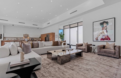 Indio Casa | Sleeps 25 | 2 Luxury Villas w/Pool + Spa, Putting Green | Bravo by AvantStay