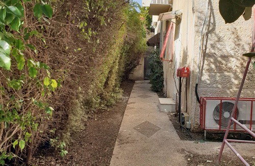 Kiryat Bialik Apartamento | Sleeps 8-Cozy and Spacious Ground Floor, 2 apts connected. 4 bedrooms, 3 baths