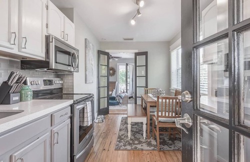 Bayshore Gardens Casa | Sleeps 8 | Pet Friendly | Safe+Parking | Apt 1&2