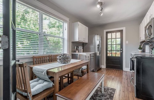 Bayshore Gardens Casa | Sleeps 8 | Pet Friendly | Safe+Parking | Apt 1&2