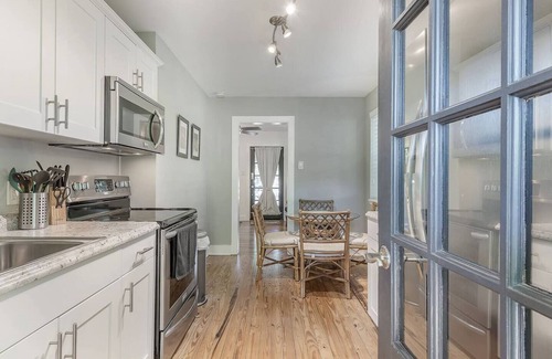 Bayshore Gardens Casa | Sleeps 8 | Pet Friendly | Safe+Parking | Apt 1&2