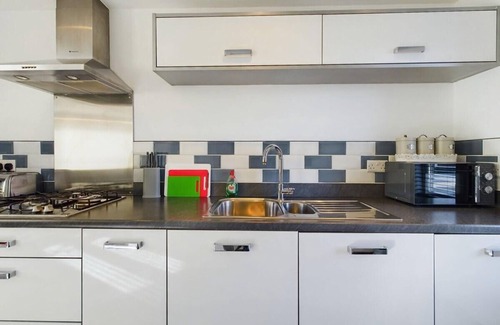 Stafford Casa | Sleeps6- FamilyFriendly- FreeParking- 3Br