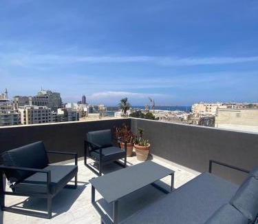 Il-Balluta Apartamento | Sliema Distant Seaview Penthouse