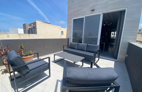 Il-Balluta Apartamento | Sliema Distant Seaview Penthouse