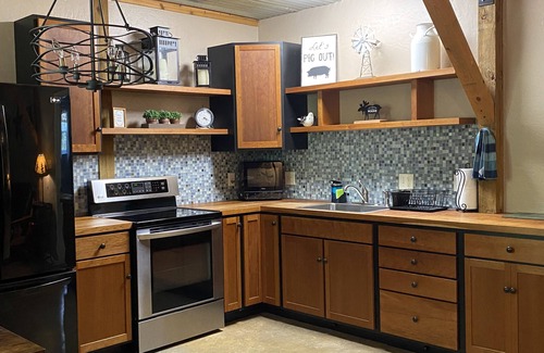 Midway Cabaña | Small Cozy Cottage in the Ozarks close to Bull Shoals and White River