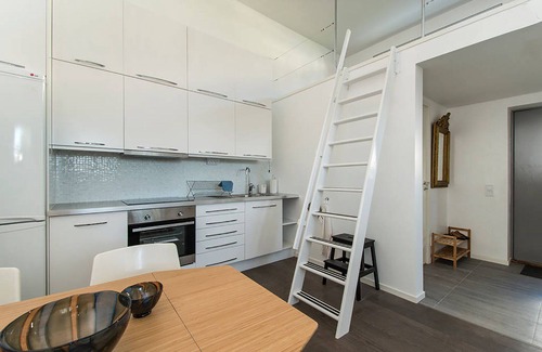 Svalnas Casa | Pequeña casa moderna, a 300 m de la estación