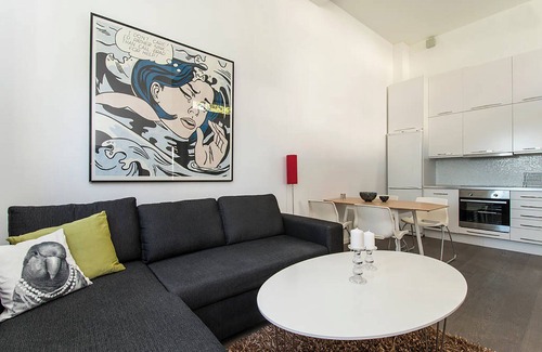 Svalnas Casa | Pequeña casa moderna, a 300 m de la estación