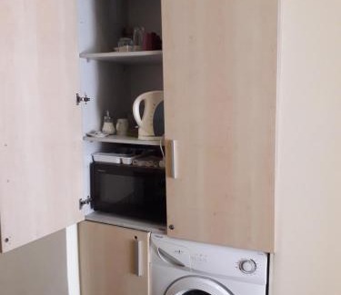 Liberty Avenue Apartamento | Small room with a private external bathroom