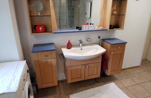 Stadtbezirk Nord Apartamento | Small room with bathroom