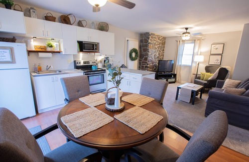 Blooming Glen Apartamento | Small Town Apartment near covered bridge