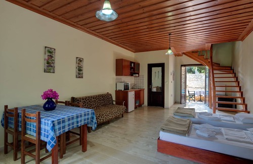 Douliana Casa | Small village house, shared pool and views of the countryside and sea