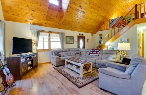 Murphy Casa | Smoky Mountain Cabin with Fire Pit Hike and Fish!