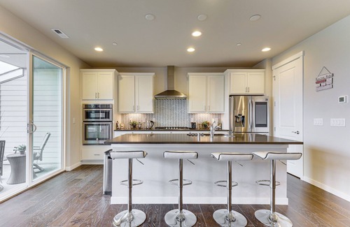 Snoqualmie Ridge Casa | Snoqualmie Townhome w/ Balcony & Mountain Views!