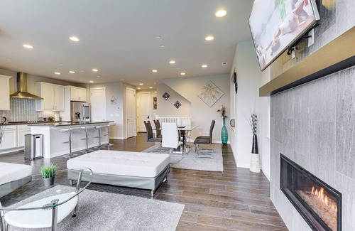 Snoqualmie Ridge Casa | Snoqualmie Townhome w/ Balcony & Mountain Views!