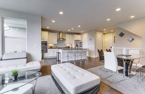 Snoqualmie Ridge Casa | Snoqualmie Townhome w/ Balcony & Mountain Views!