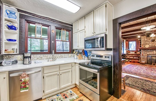 Lake Junaluska Casa | Snowbird-friendly house near golf with pool, mountain view, gas grill, & deck