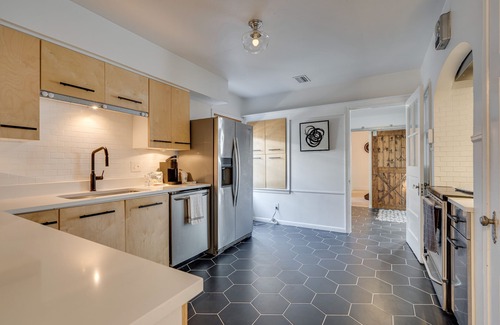 Oak Cliff Casa | SoHo Chic @ Bishop's Art District