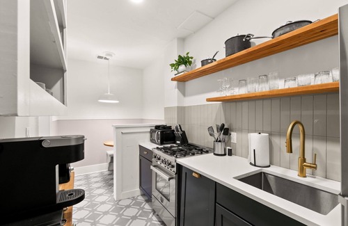 SoHo Apartamento | SoHo Siesta | Stunning SoHo Apt w/ Private Balcony