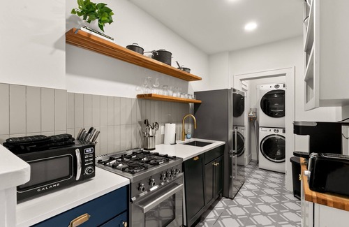 SoHo Apartamento | SoHo Siesta | Stunning SoHo Apt w/ Private Balcony