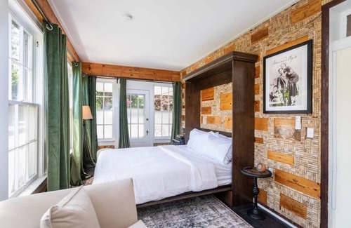 Luray Casa | Sojourn at The Legacy Inn First Floor- 3 Suites