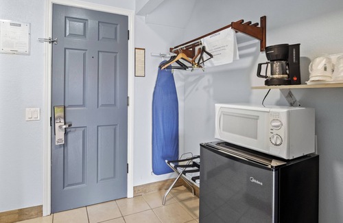 Cathedral City Hotel | Sol Springs Inn