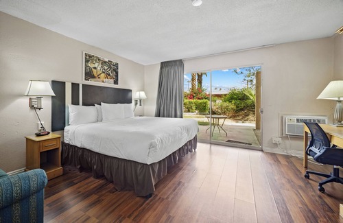 Cathedral City Hotel | Sol Springs Inn