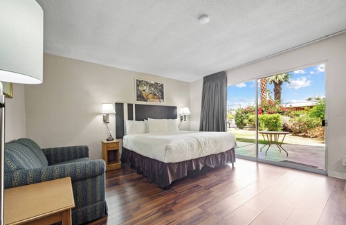 Cathedral City Hotel | Sol Springs Inn