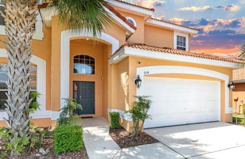 Solana Villa | Solana Resort Luxe Villa All Day Sun Pool Deck and Spa