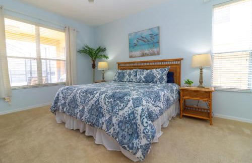 Solana Villa | Solana Resort Luxe Villa All Day Sun Pool Deck and Spa