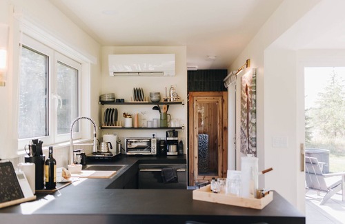 South Range Cabina | Sölvieg Stay: Shipping Container with Nordic Sauna