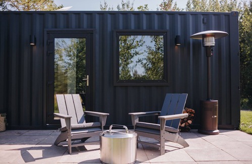 South Range Cabina | Sölvieg Stay: Shipping Container with Nordic Sauna