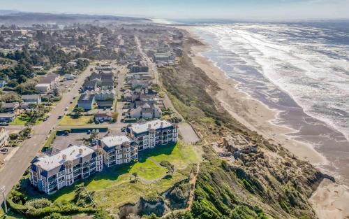 Newport Casa | Somewhere at the Beach