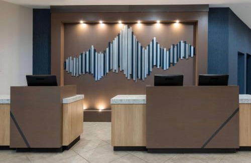 East Paris Hotel | Sonesta Hotel Grand Rapids Airport