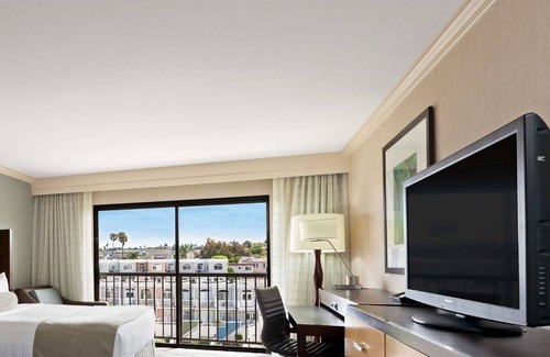 South Redondo Hotel | Sonesta Redondo Beach & Marina